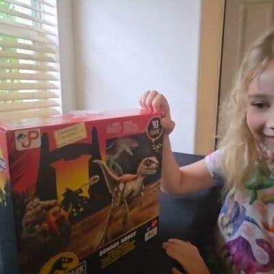 Geek Showcase – Saoirse’s Toy Box: Unboxing Jurassic Park Dennis Nedry Track and Chase Pack